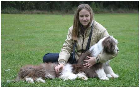 Bonny mit Frauchen und Schwester Kathy am Schmusen